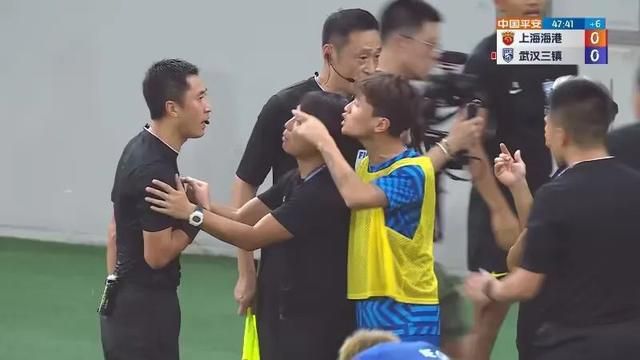 美女露尿口来摸