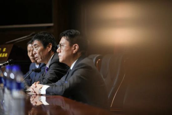 日本捏奶吃奶的视频